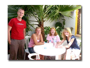 Wir bieten verschiedene Spanischkurse an. 